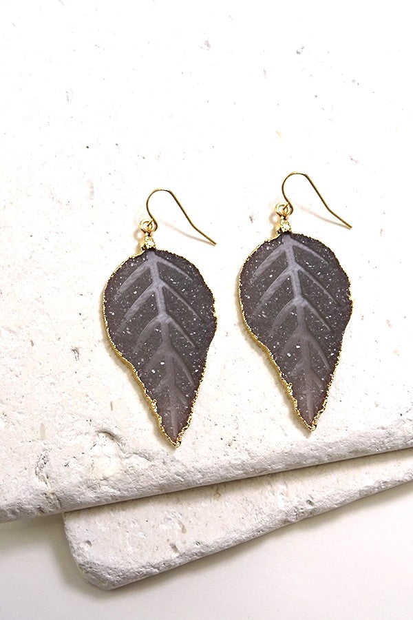 SPARKLE ACRYLIC LEAF EAR ON FISH HOOK | 26030210