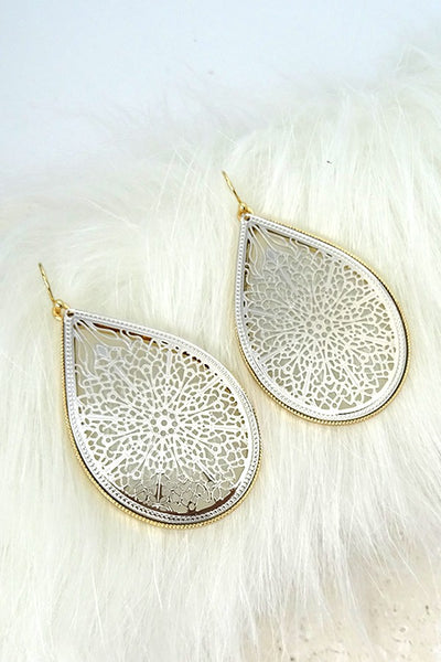 A classic filigree teardrop earring | 470313024