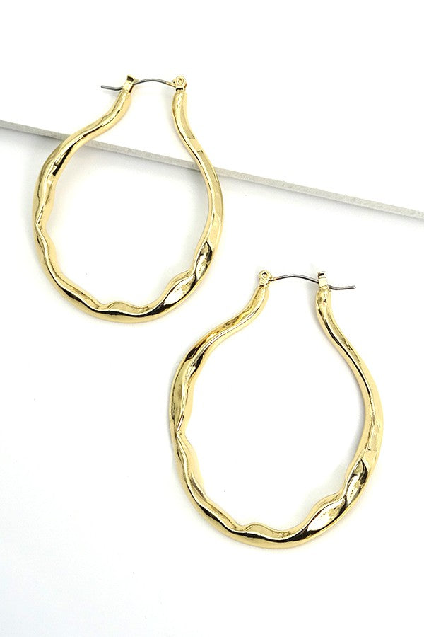 HAMMERED HOOP EAR | 26E94033