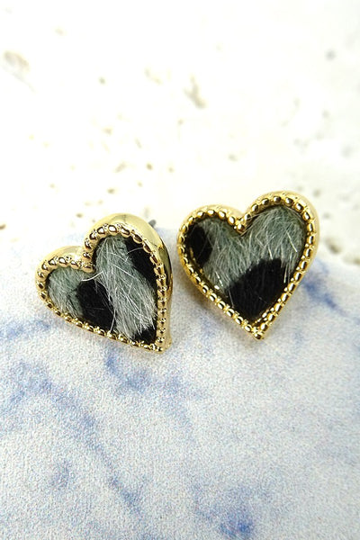 Faux fur heart stud earring | 25E215