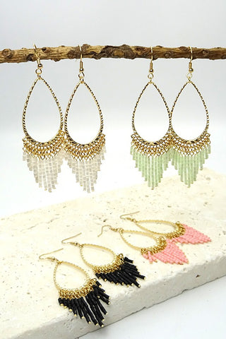 A colorful seed bead earring | 13E054