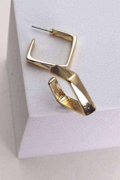 SQUARE GOLD HOOP EARRING | 31E03369