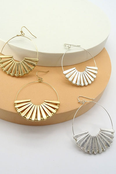 WORN GOLD OR SILVER FAN WIRE HOOP EARRING | 21E1303