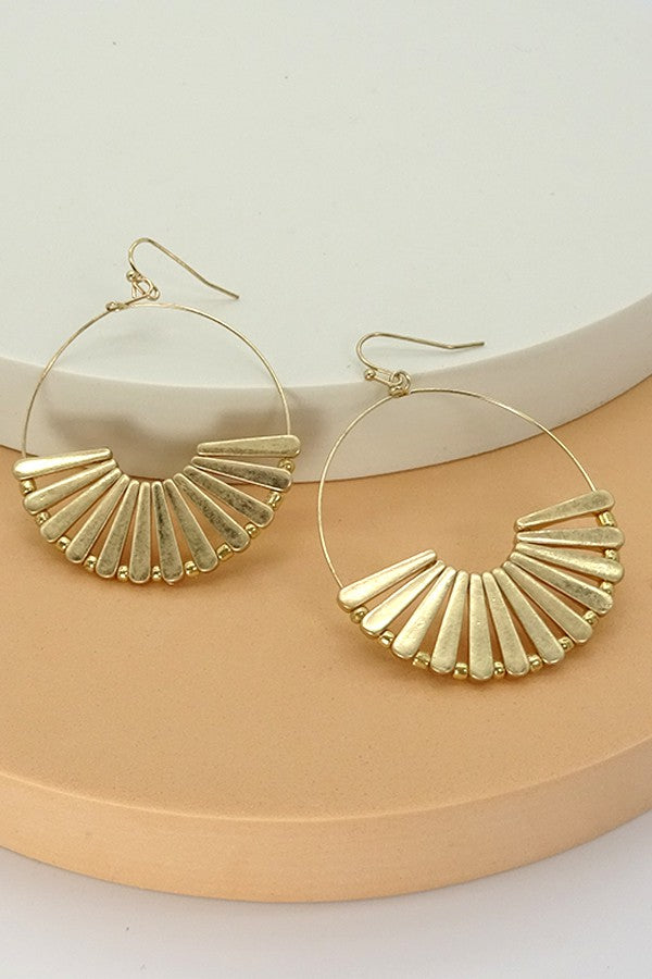 WORN GOLD OR SILVER FAN WIRE HOOP EARRING | 21E1303