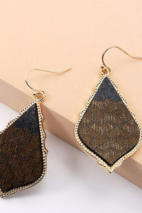 DIAMOND SHAPE CARVED WOOD FILIGREE EARRINGS | 51E2106013