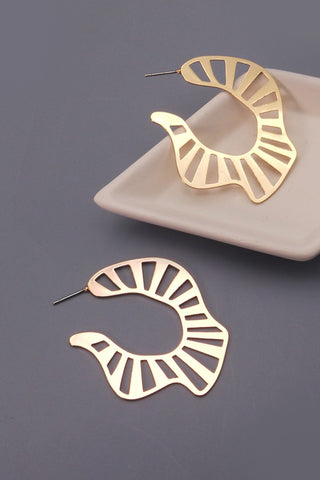 CUTOUT OFF SHAPE HOOP EARRINGS | 31E22574