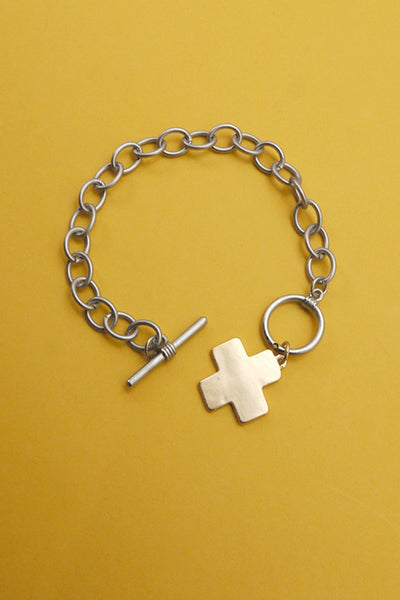 MATTE GOLD CROSS BRACELET | 52B2070903