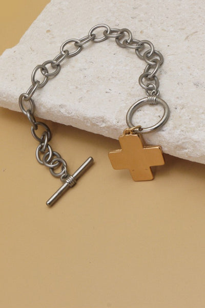 MATTE GOLD CROSS BRACELET | 52B2070903