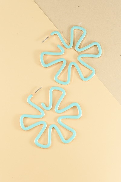 LARGE FLOWER CUTOUT HOOP EARRINGS | 52E2080110