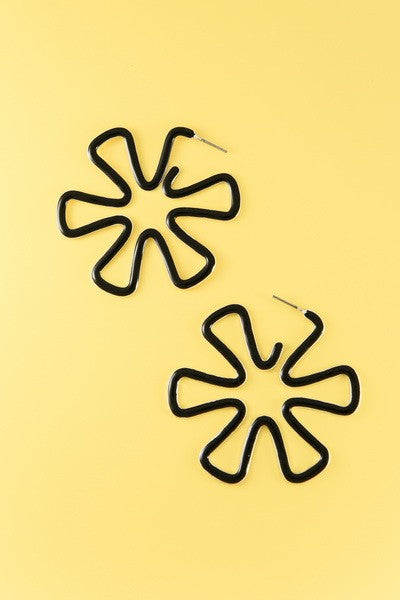 LARGE FLOWER CUTOUT HOOP EARRINGS | 52E2080110