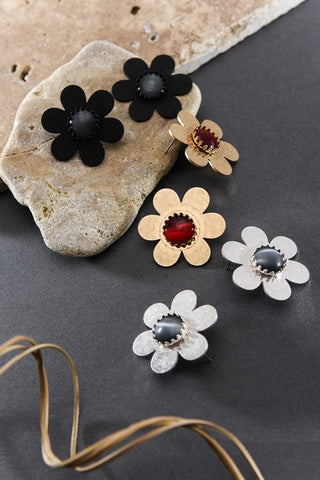 STONE FLOWER STUD EARRINGS | 51E2080155