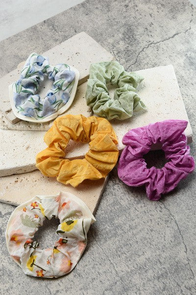 SIGNATURE  SOFTEST SCRUNCHIES | 41H01