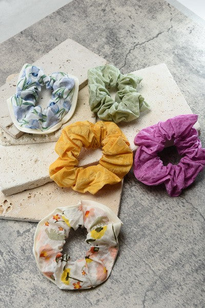 SIGNATURE  SOFTEST SCRUNCHIES | 41H01