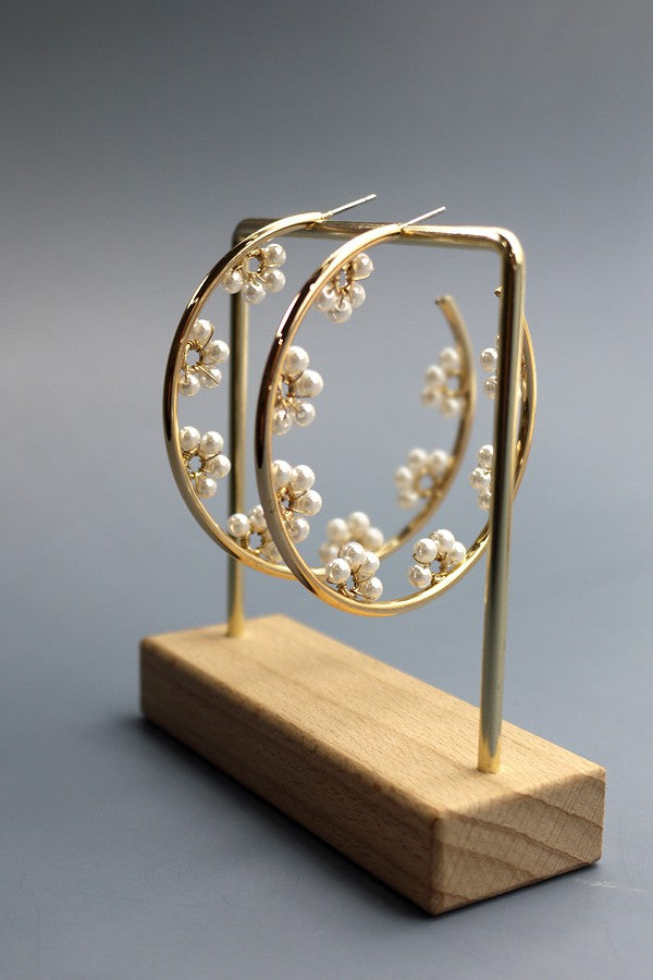 PEARL FLOWER WIRED HOOP EARRINGS | 52E2081924