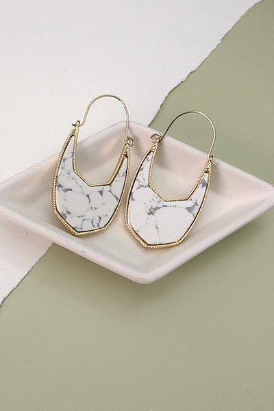 NATURAL STONE GEO HOOP EARRINGS | 52E2081871