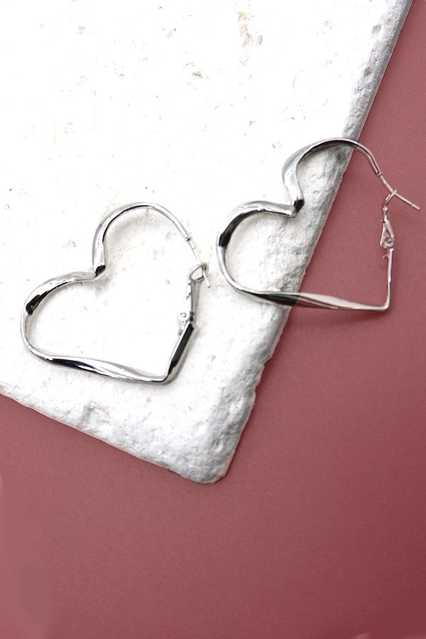 TWISTED HEART HOOP EARRINGS | 52E2082244