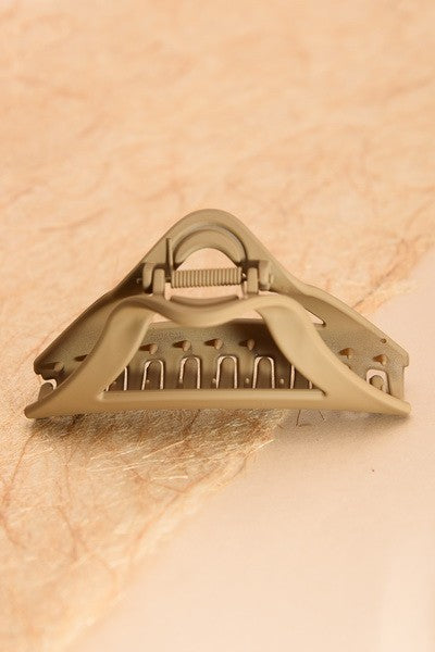 EXTRA LARGE CURVED TRIANGLE HAIR CLAW CLIPS | 40H515