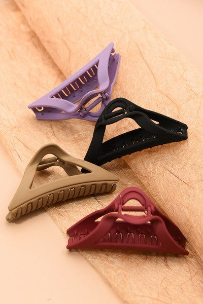 EXTRA LARGE CURVED TRIANGLE HAIR CLAW CLIPS | 40H515