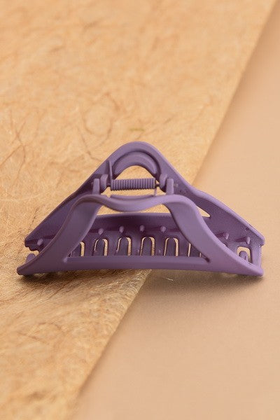 EXTRA LARGE CURVED TRIANGLE HAIR CLAW CLIPS | 40H515