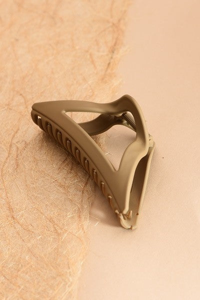 EXTRA LARGE CURVED TRIANGLE HAIR CLAW CLIPS | 40H515