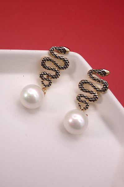 SNAKE DROP PEARL EARRINGS | 31E23054