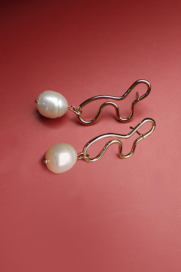 MINIMAL STATMENT PEARL DROP EARRINGS | 52E2090579