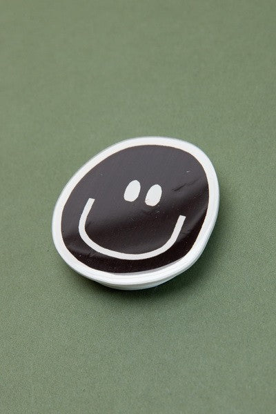 BLACK AND WHITE SMILEY PHONE GRIP HOLDER  | 40PH4022