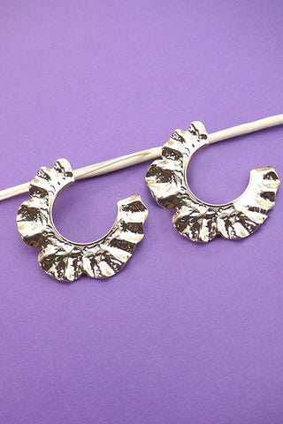 HAMMERED FLOWER HOOP | 52E2092725