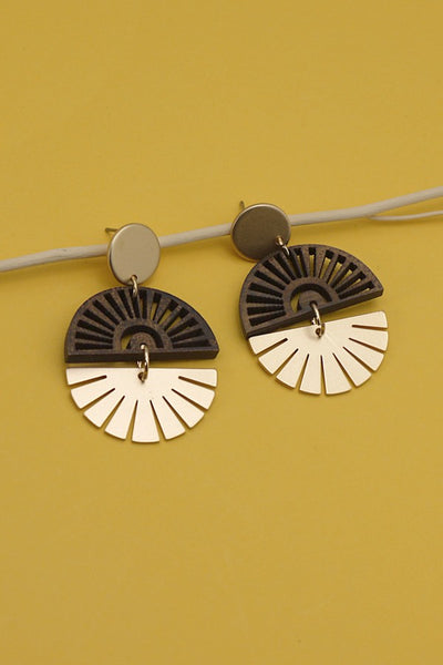 DOUBLE FAN SHAPE WOOD METAL MIX EARRINGS | 80E022