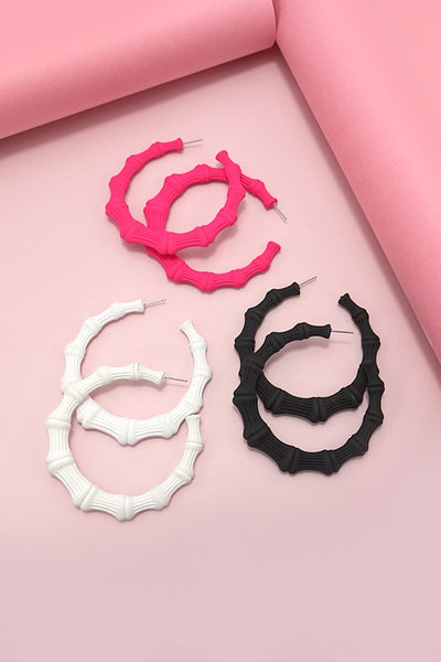 LARGE MATTE COATED BAMBOO HOOP EARRINGS | 10E3010929