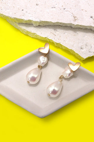 PEARL DROP HEART POST EARRINGS | 10E3010611