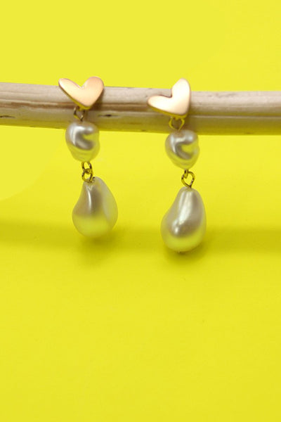 PEARL DROP HEART POST EARRINGS | 10E3010611