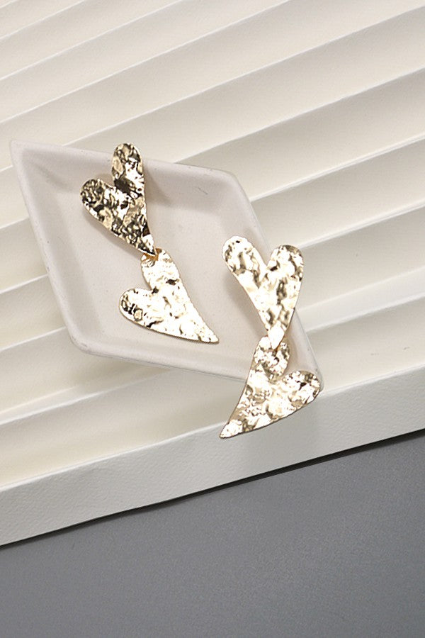 HAMMERED DOUBLE HEART DROP EARRINGS | 10E3010625