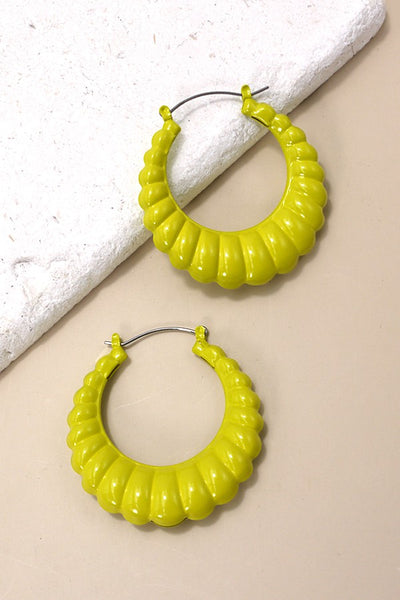 COLORFUL STEEL RIDGE HOOP EARRINGS | 10E3011701