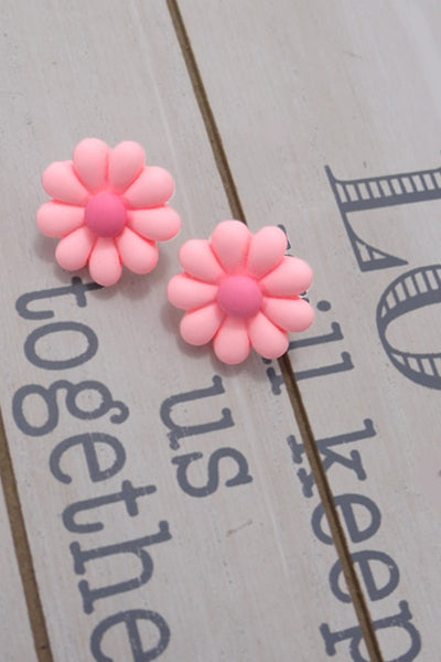 MATTE DAISY FLOWER STUD | 10E3022310