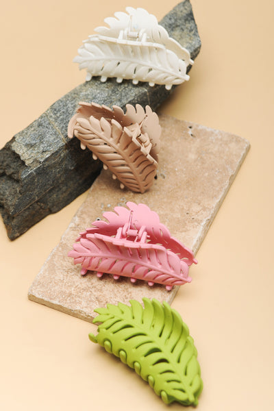 JUMBO MATTE LEAF HAIR CLAW CLIPS | 40H573