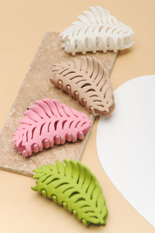 JUMBO MATTE LEAF HAIR CLAW CLIPS | 40H573