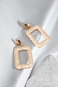 HAMMERED RECTANGLE DROP EARRINGS | 31E23685