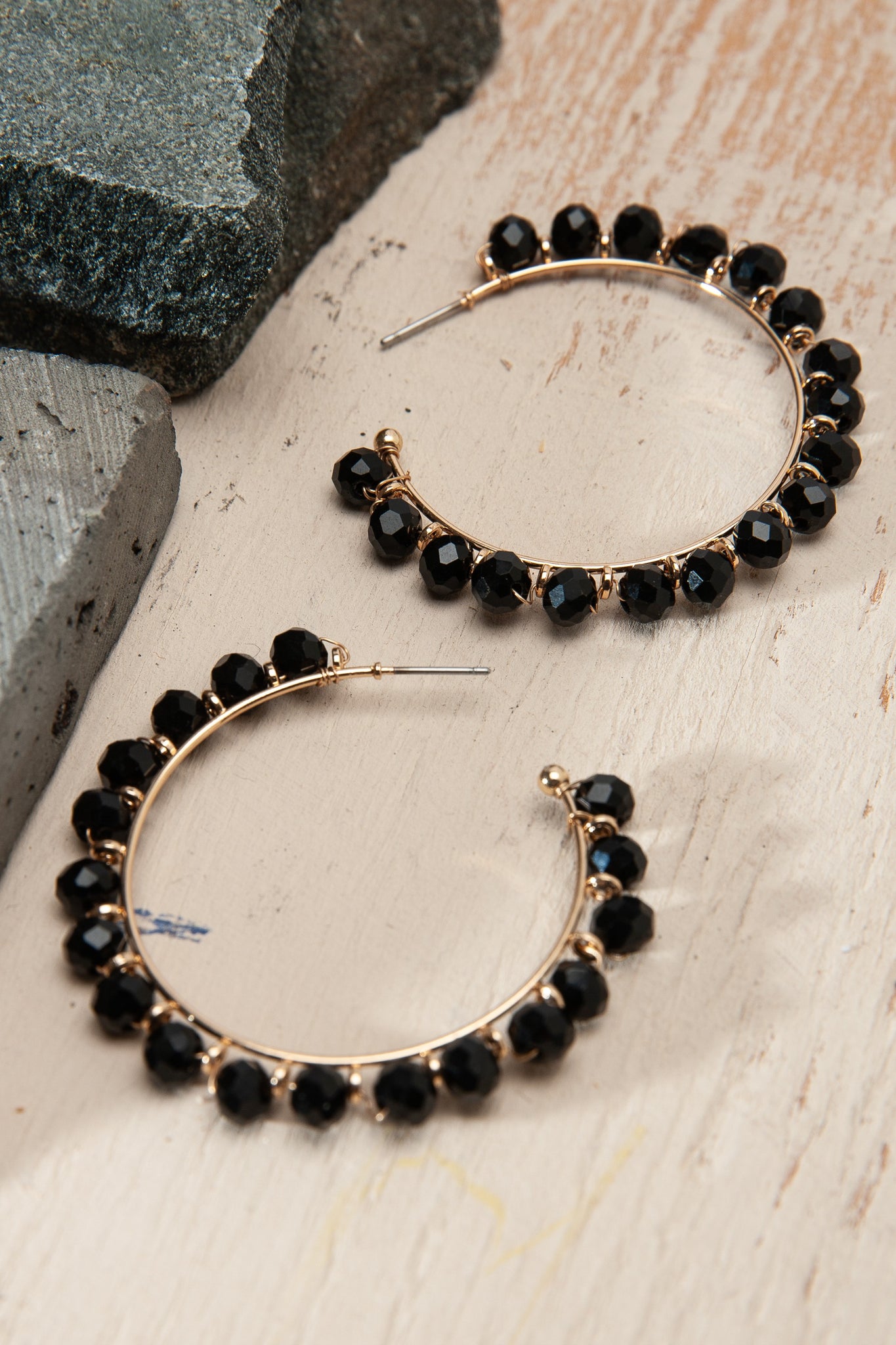 GLASS BEADED HOOP EARRINGS | 10E3031001