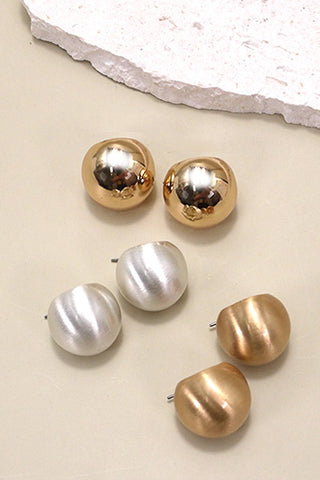 ROUND PUFFED HUGGIE HOOP EARRINGS | 10E3032467