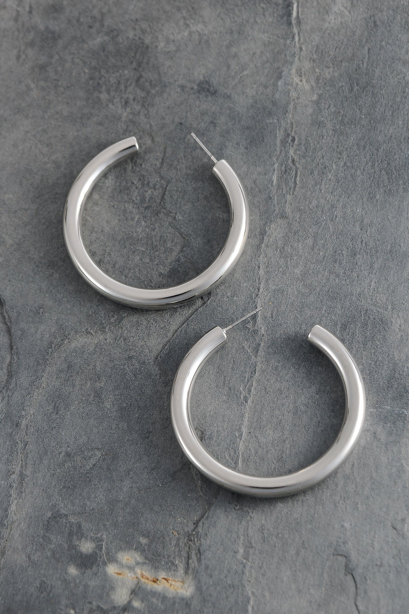 CLASSIC CHUNKY HOOP EARRINGS 1.75 INCH | 10E3032446