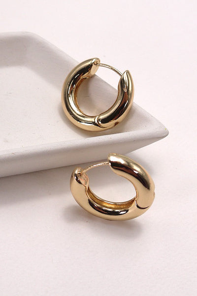 CLASSIC CHUNKY HUGGIE HOOP EARRINGS | 10E3032479