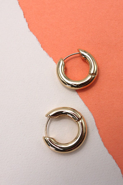 CLASSIC CHUNKY HUGGIE HOOP EARRINGS | 10E3032479