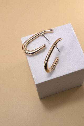 EDGE HUGGIE HOOP EARRINGS | 10E3032475