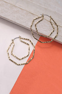 GEO SHAPE HAMMERED HOOP EARRINGS | 80E695