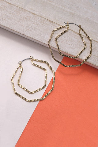 GEO SHAPE HAMMERED HOOP EARRINGS | 80E695