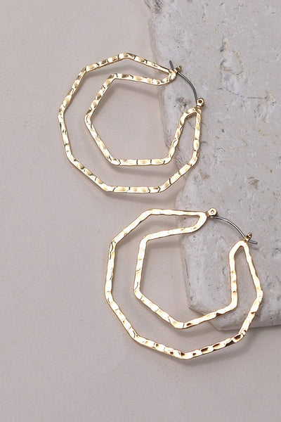 GEO SHAPE HAMMERED HOOP EARRINGS | 80E695