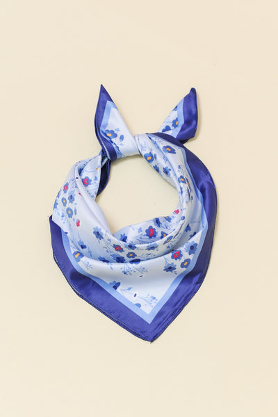 PETITE FLOWER PRINT SILKY FEELING BANDANA SCARF | 21SC397BLUE