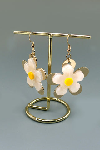 RESIN GOLD DAISY DROP EARRINGS | 80E755