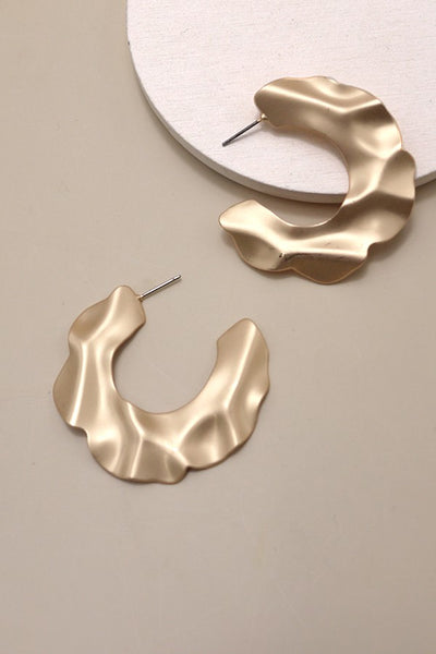 MATTE HAMMERED HOOP EARRINGS | 80E845